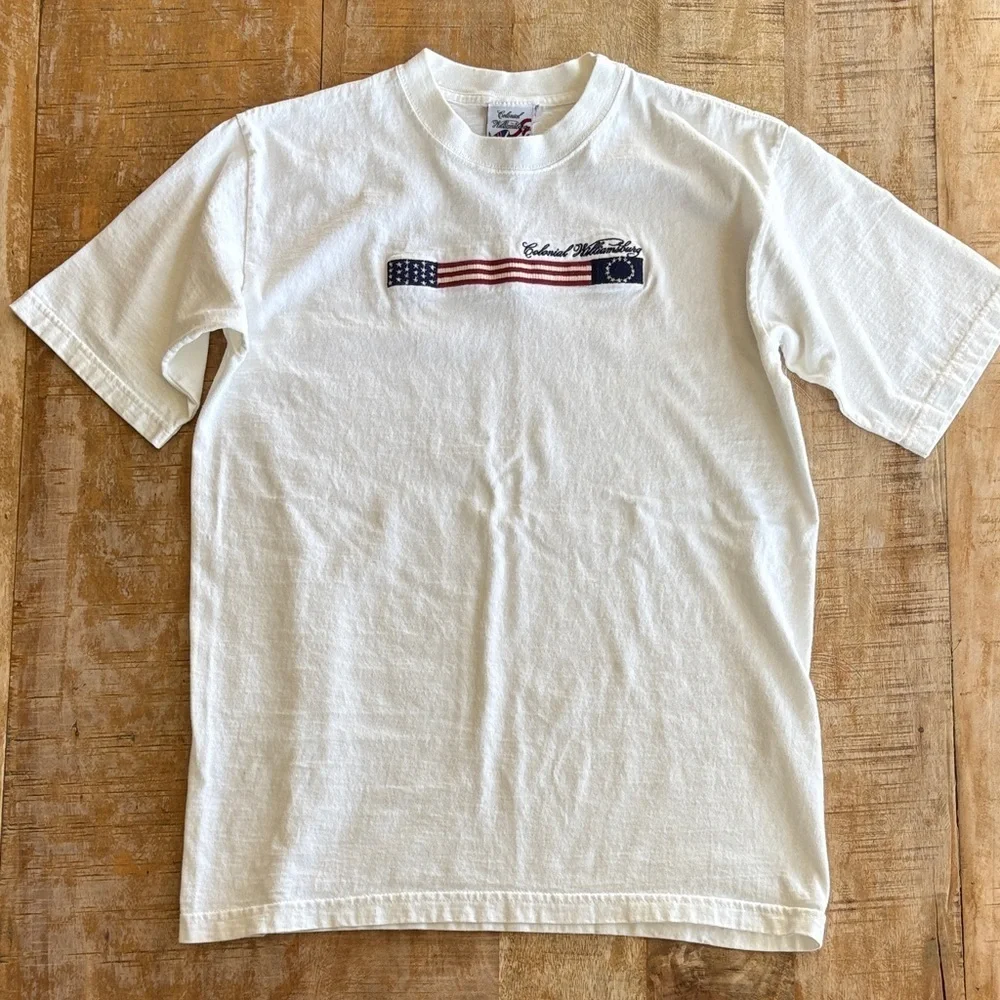 Vintage Colonial Williamsburg T-Shirt size Small - Picture 1 of 8